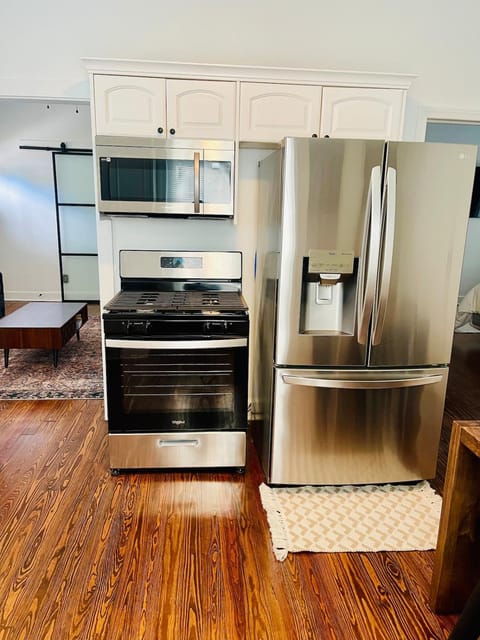 Beautiful, Cozy Bungalow 5 min from ATL Airport House in College Park