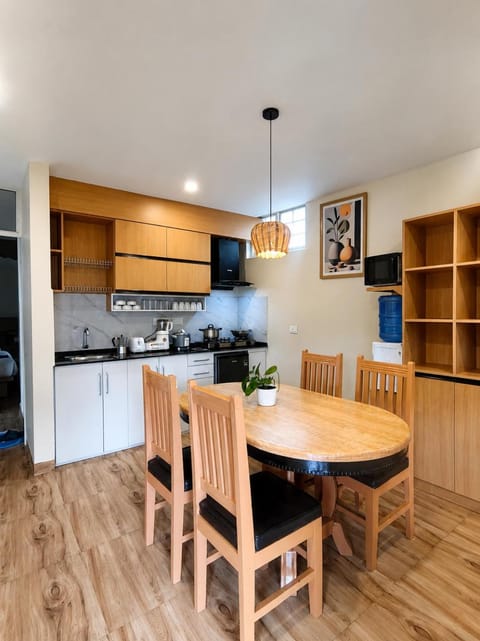 Kitchen or kitchenette, Dining area, oven, stove, toaster