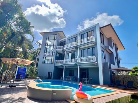 Property building, Day, Pool view, Swimming pool, Swimming pool, sunbed