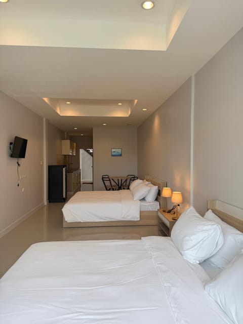 Bed, TV and multimedia, Kitchen or kitchenette, Photo of the whole room, towels