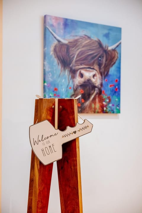 Weston's Penthouse sleep 10, 6 Beds Free Parking Apartment in Edinburgh