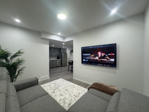 TV and multimedia, Living room, Seating area, Evening entertainment