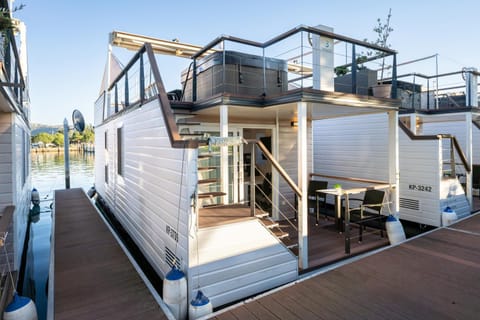 Property building, Balcony/Terrace, Balcony/Terrace