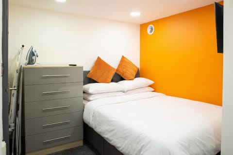 Bed, TV and multimedia, Bedroom, flat iron, heating, internet