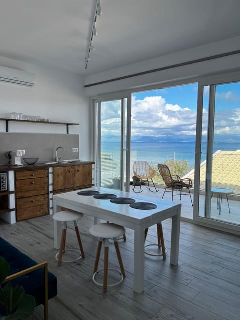 Kitchen or kitchenette, Sea view