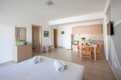 Bed, Kitchen or kitchenette, Living room, Dining area, towels