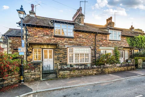 Property building, Street view, Quiet street view