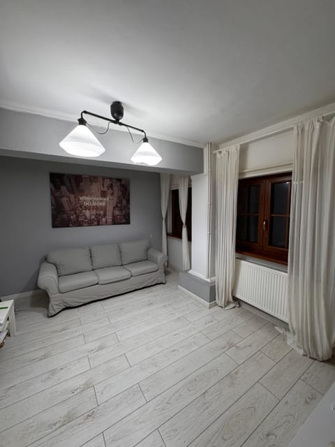 La Edward Ultra central Apartment in Craiova