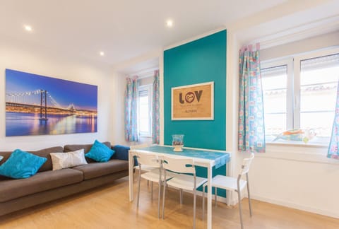 Communal lounge/ TV room, TV and multimedia, Living room, Seating area, Dining area