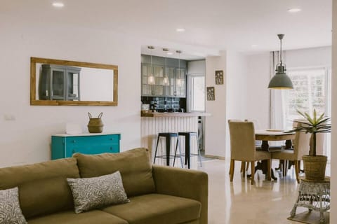 Precioso apartamento con terraza frente al golf Apartment in Benalmadena