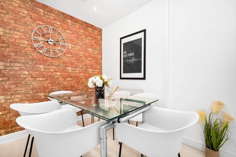 Seating area, Dining area