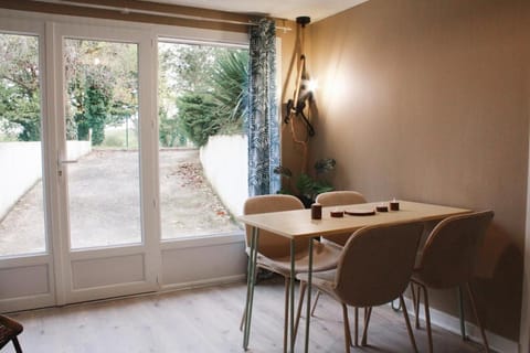 Seating area, Dining area, Garden view