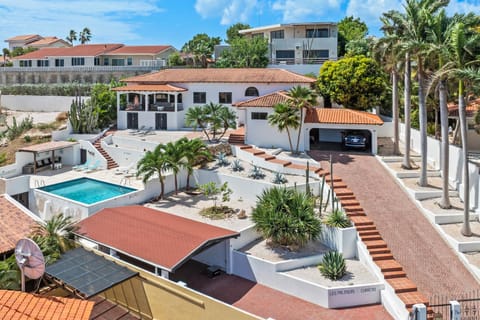 Property building, Day, Neighbourhood, Garden, Pool view, Swimming pool, Location, sunbed