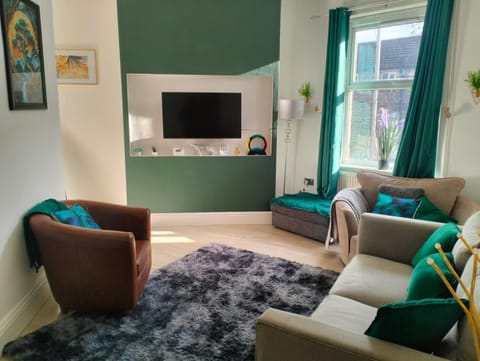 Communal lounge/ TV room, TV and multimedia, Living room, Seating area