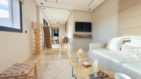 TV and multimedia, Living room, Photo of the whole room, Seating area, Dining area, Bedroom