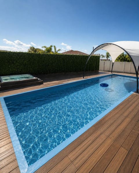 Day, Pool view, Swimming pool, sunbed