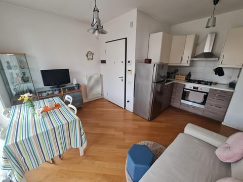 Kitchen or kitchenette, Seating area