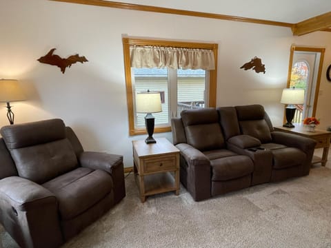 Living room, Seating area