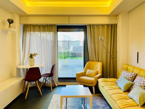 Living room, Seating area
