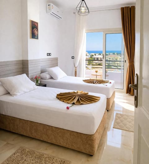 Bed, Natural landscape, Photo of the whole room, Bedroom, towels, air conditioner