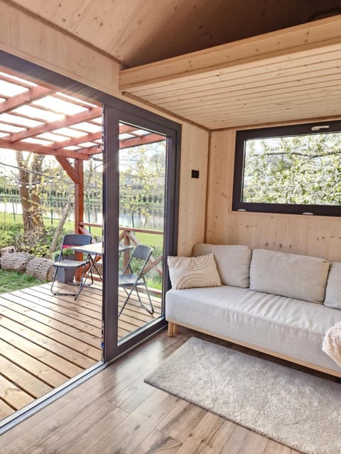 Property building, Balcony/Terrace, Balcony/Terrace, Living room