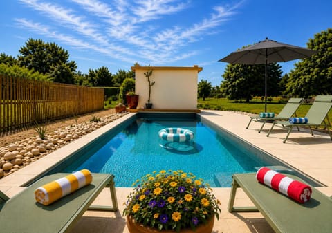 Garden, Swimming pool, towels