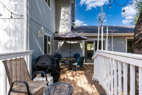 Yosemite Terrace View Retreat House in Mariposa