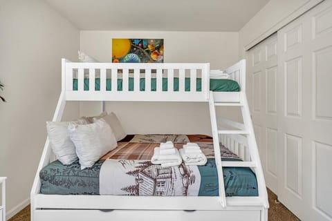 Yosemite Terrace View Retreat House in Mariposa