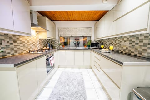 Kitchen or kitchenette, dishwasher, minibar, pet friendly, stove