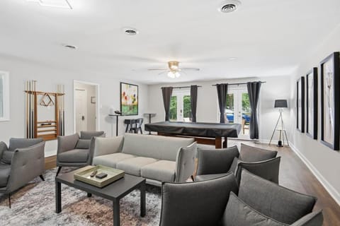TV and multimedia, Living room, Seating area