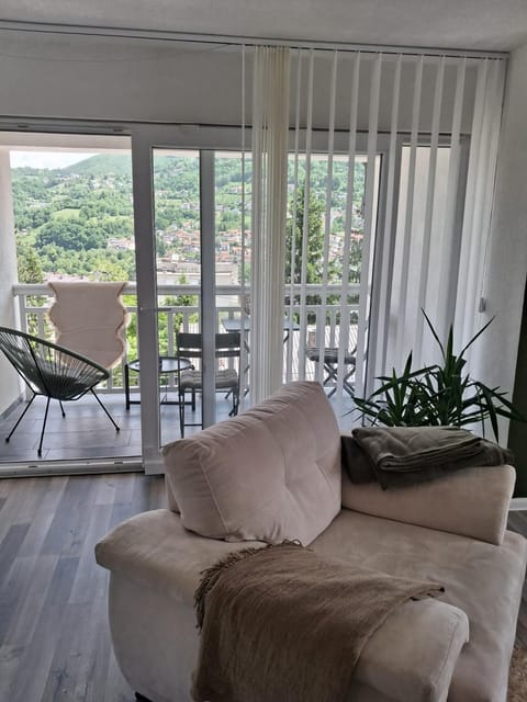 View (from property/room), Balcony/Terrace, Living room, Seating area, Dining area