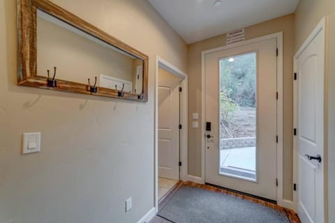 Butterfly View Retreat - 45 Min to Yosemite House in Mariposa