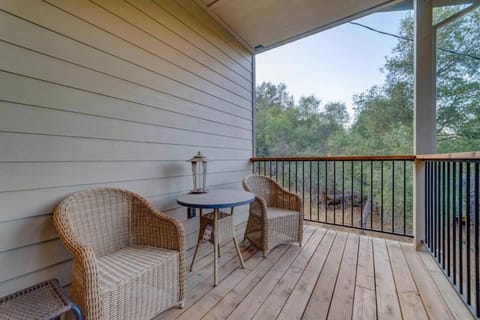 Butterfly View Retreat - 45 Min to Yosemite House in Mariposa