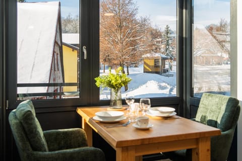 Seating area, Dining area