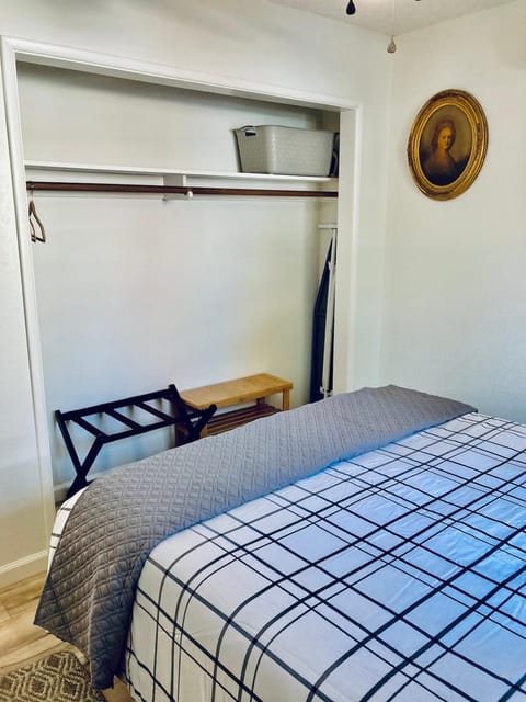 Ely Farm House - Near Yosemite National Park House in Oakhurst