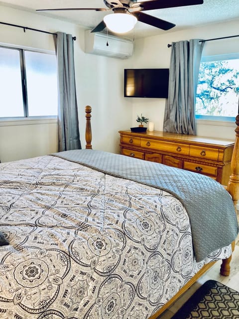 Ely Farm House - Near Yosemite National Park House in Oakhurst