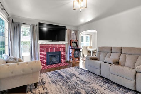 Spacious 3-Bedroom Near Campus House in Springfield