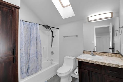 Spacious 3-Bedroom Near Campus House in Springfield