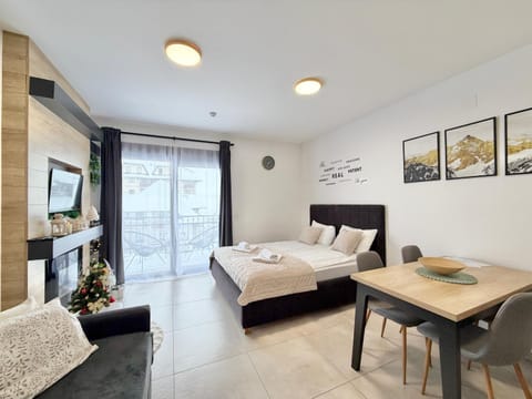 Bed, TV and multimedia, Photo of the whole room, Seating area