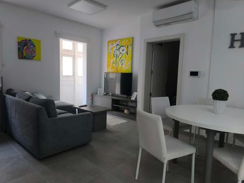Тhree bedroom house "TEA" -with garage close to the sea -SLIEMA House in Sliema