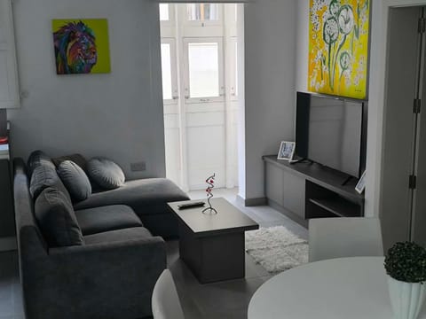 Тhree bedroom house "TEA" -with garage close to the sea -SLIEMA House in Sliema