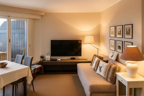 Bright Alpine Retreat Walk to Corvatsch Apartment in Saint Moritz