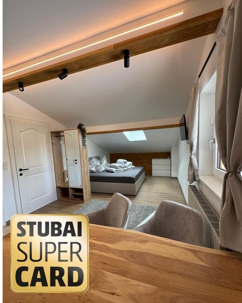Bed, Dining area