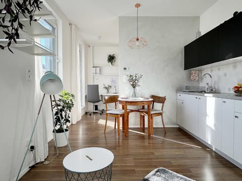 Kitchen or kitchenette, Living room, Seating area
