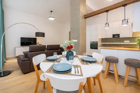 TV and multimedia, Kitchen or kitchenette, Living room, Dining area
