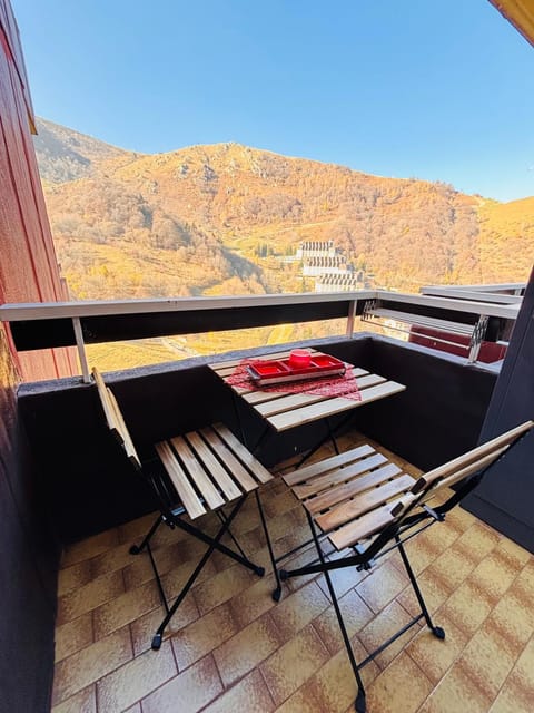 View (from property/room), Balcony/Terrace, Mountain view