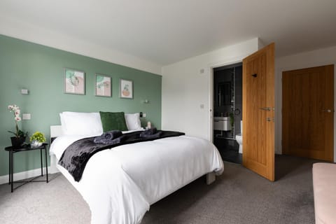 Bed, Bathroom, Bedroom