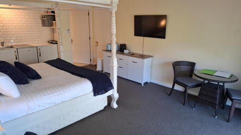 Bay and village view, 2 person spa bath Apartment in Paihia