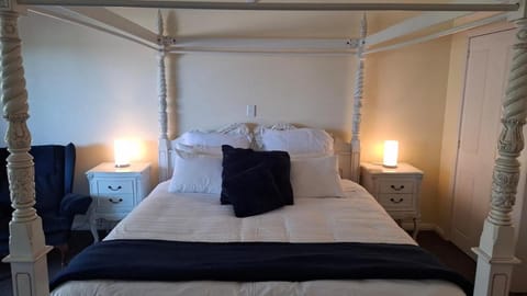 Bay and village view, 2 person spa bath Apartment in Paihia