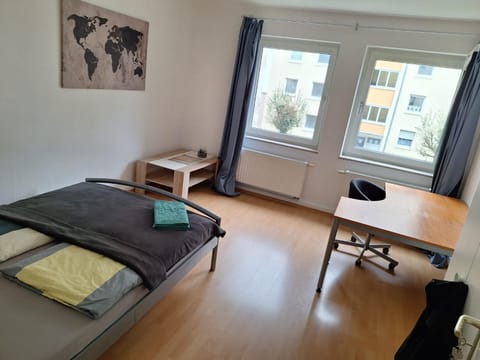 Big privat Zimmer 5 min walk from Railstation Vacation rental in Koblenz